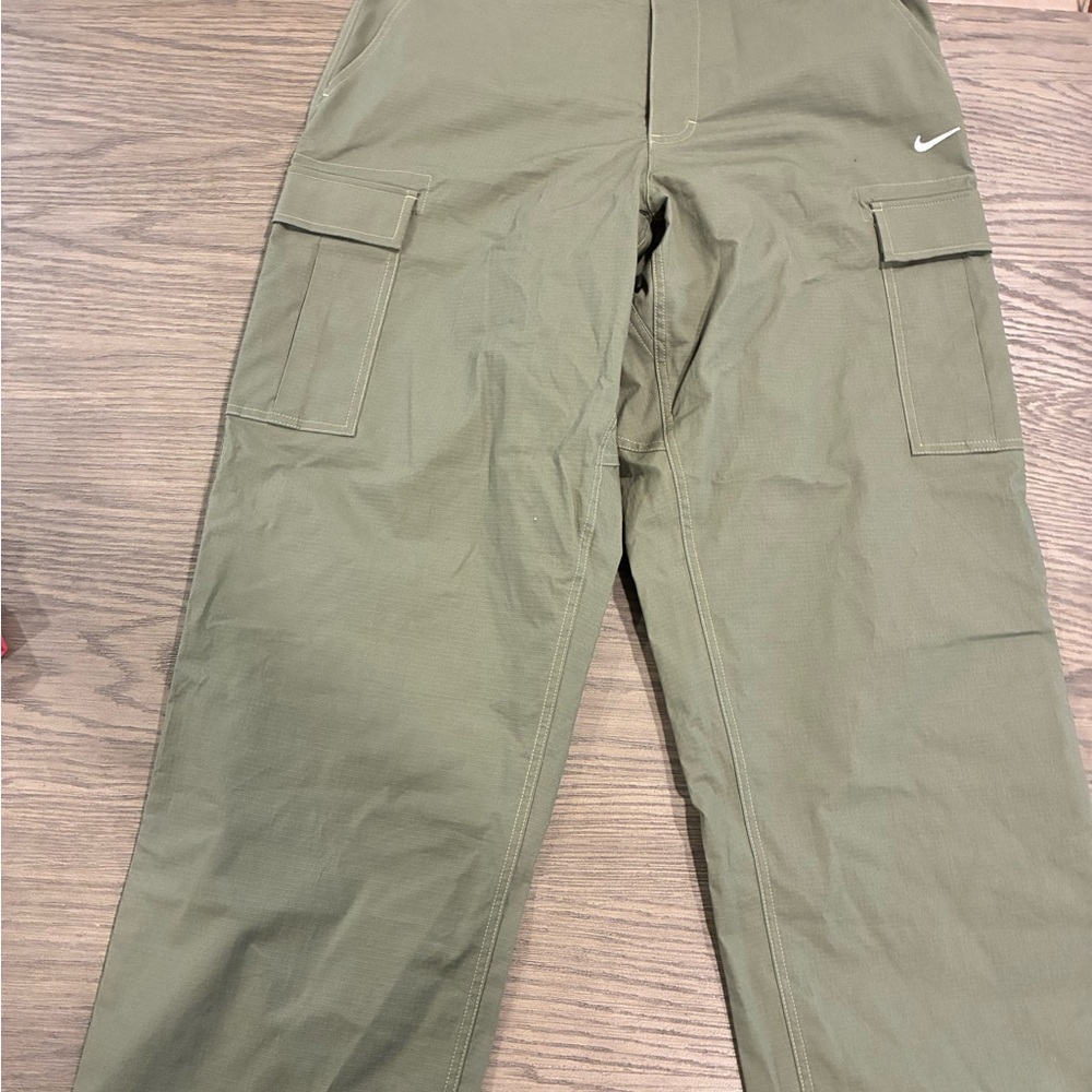 Nike SB Men's Olive Cargo Pants with Side Pockets